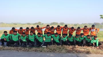 Semarak HUT ke-80 RI : MTs. Nurul Huda Tampilkan Dua Regu dalam Gerak Jalan Meriah Kecamatan Bungah